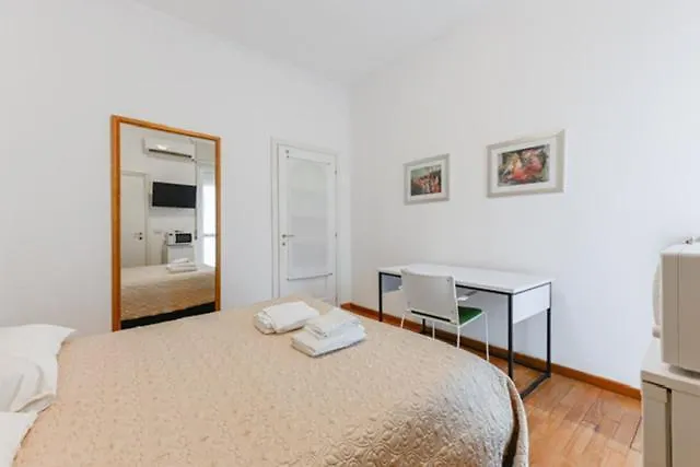 Guest house Claudia Hotel Milan Italy